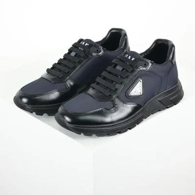 PRD.PRA X 1 Re-Nylon Prax Freizeitschuhe aus Wildleder, Schwarz:Blaues Lackleder mit silbernem Label