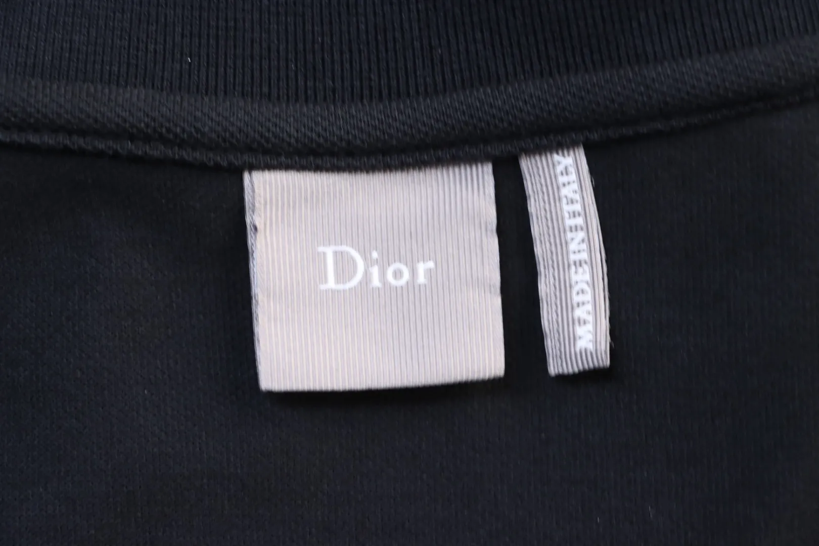 Dior-Markenetikett