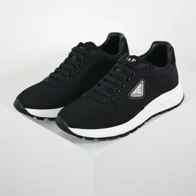 Re-Nylon Prax Leder-Freizeitschuhe aus schwarzem und weißem Canvas