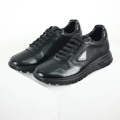 Re-Nylon Prax Sneaker aus Wildleder, Schwarz, Lackleder