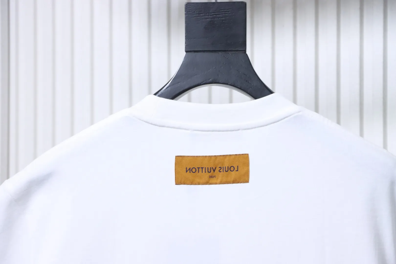 Louis Vuitton Kragen hinten