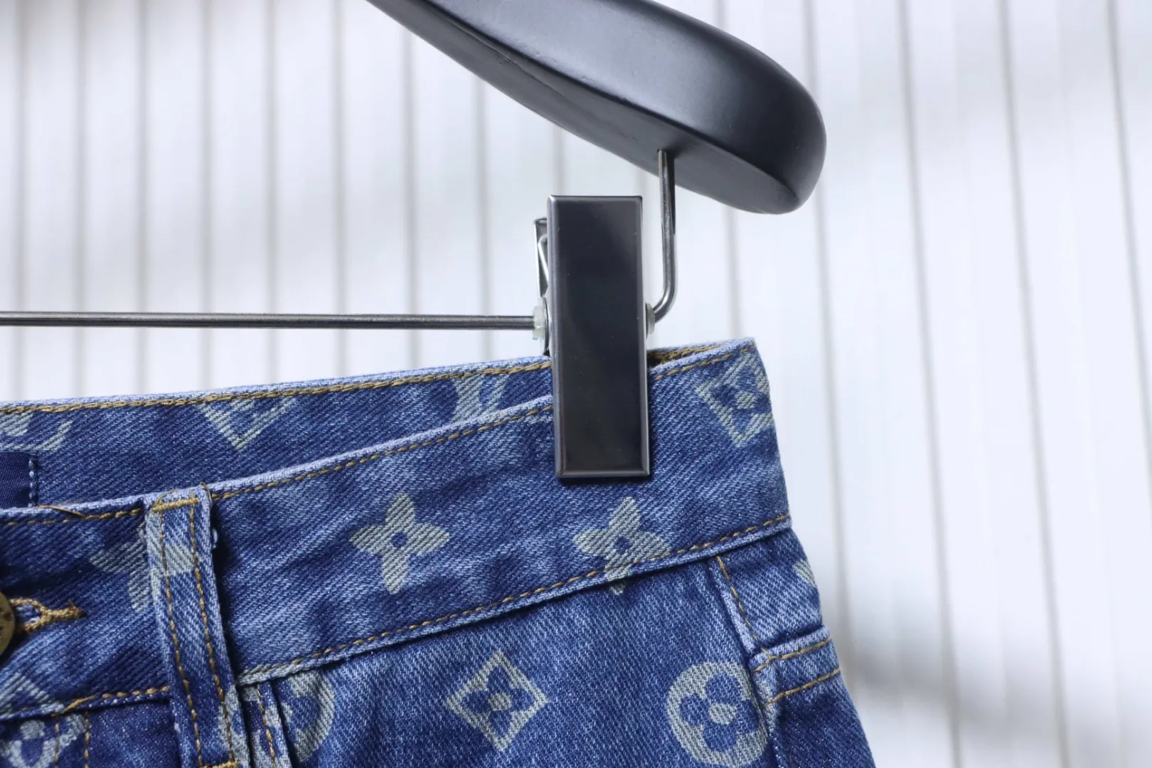 Louis Vuitton Taillenwinkel