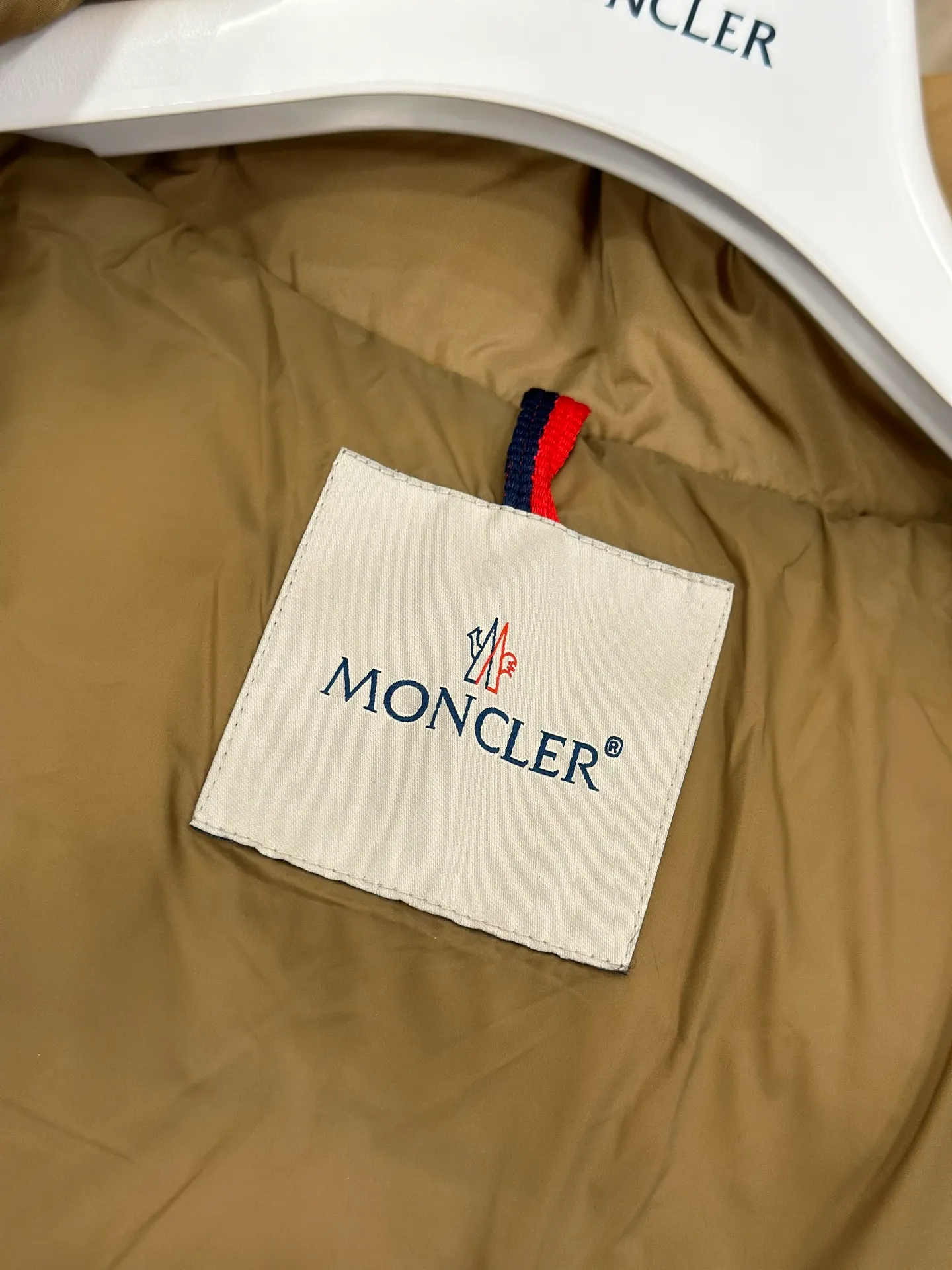 Moncler Markenlabel
