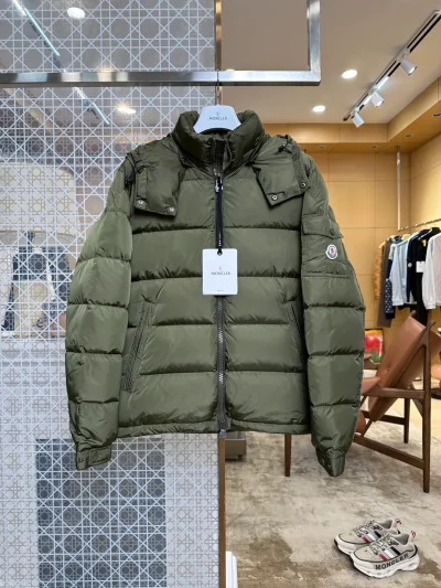 Moncler Vorderansicht Armeegrün