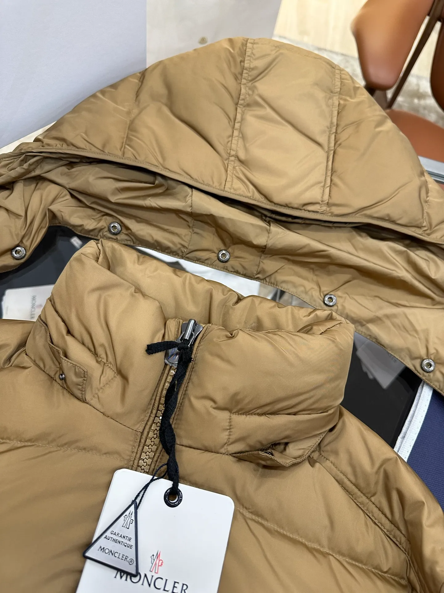 Moncler-Hangtag