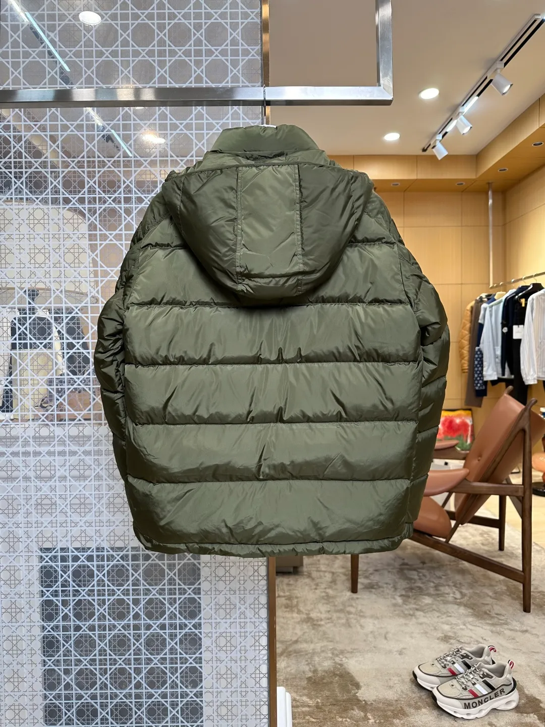 Moncler Rückansicht Armeegrün