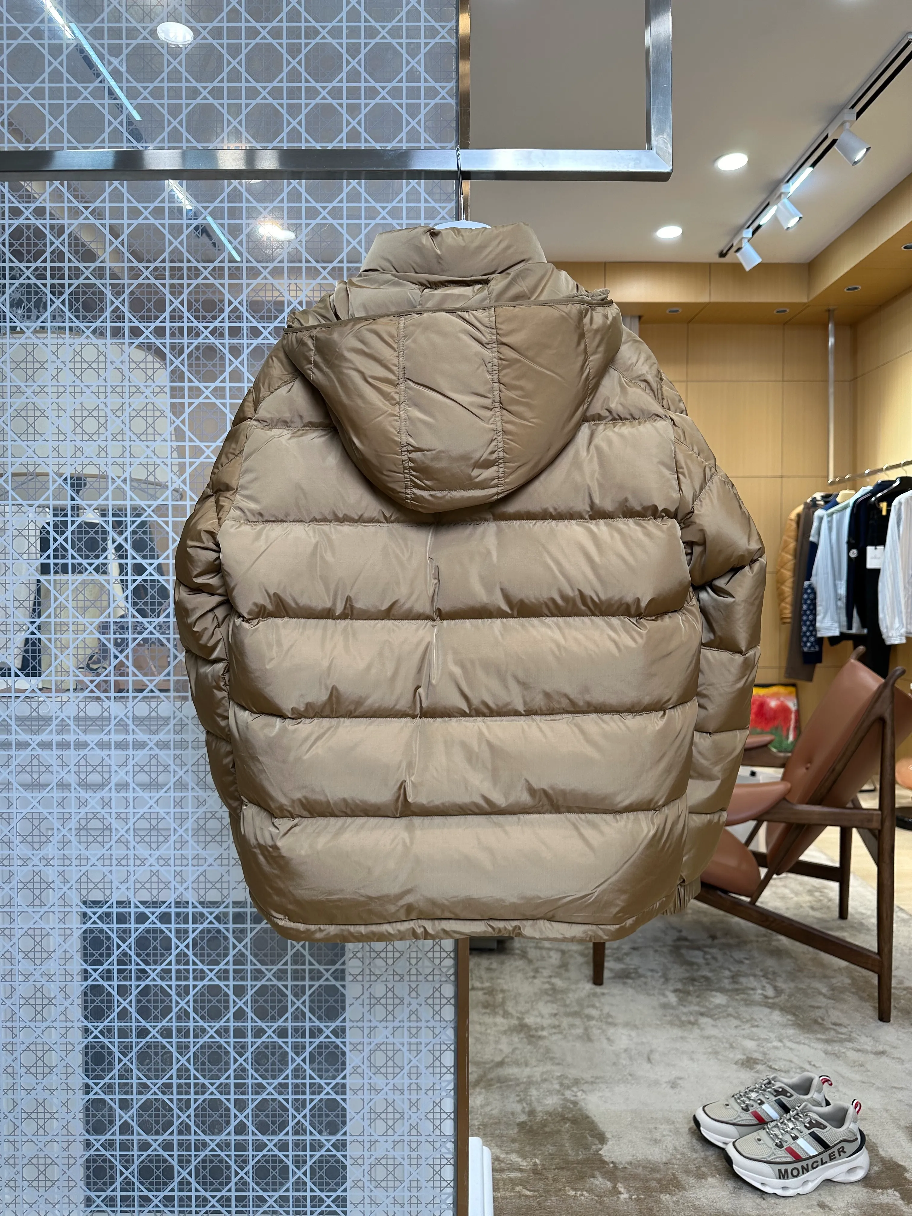 Moncler Rückansicht Khaki
