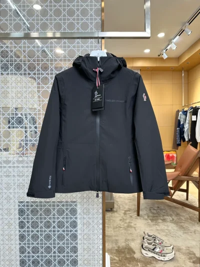 Moncler Vorderansicht Schwarz