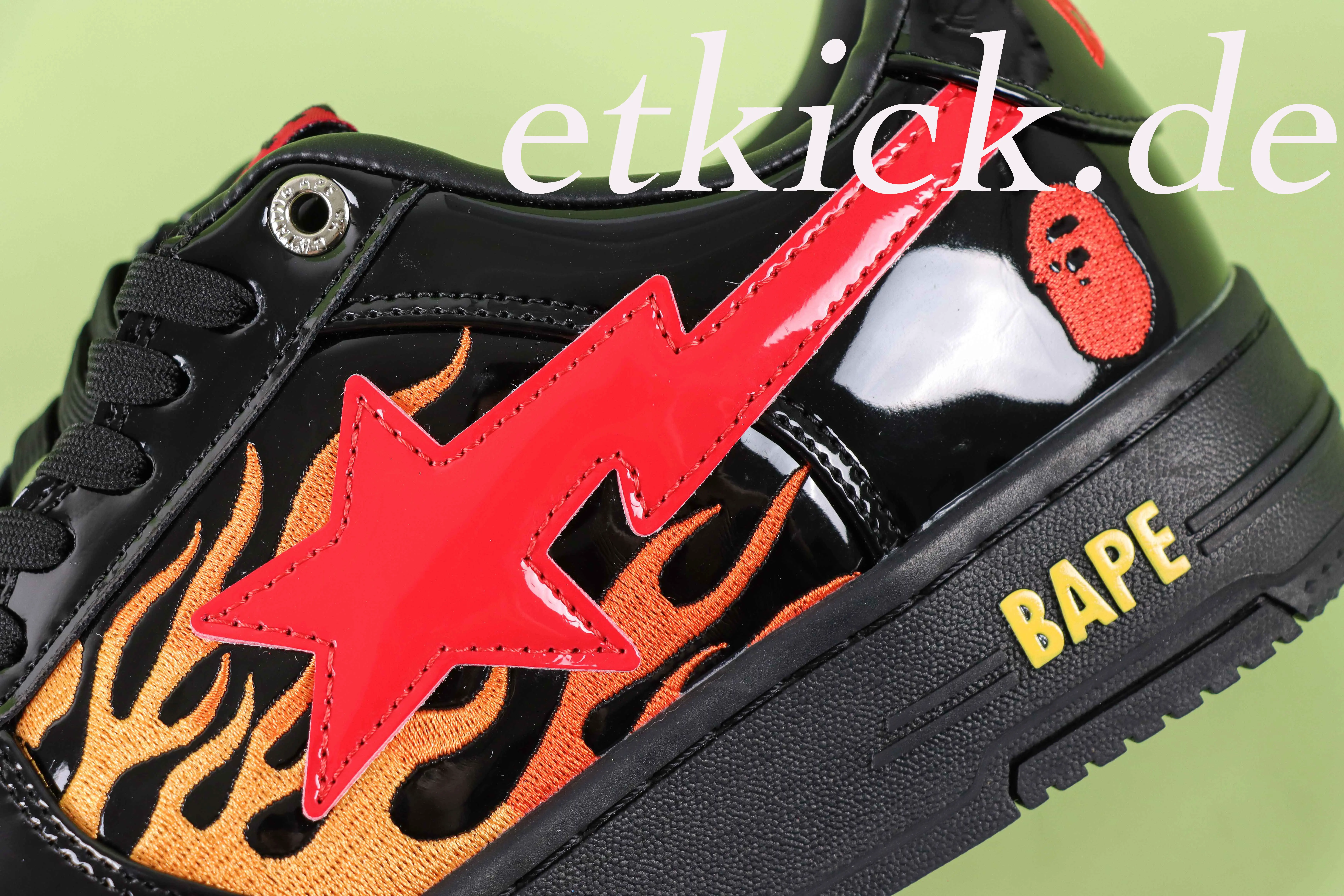 A Bathing Ape BAPE STA Low aus Schwarzem Lackleder mit Flammen-Print – Bild 8