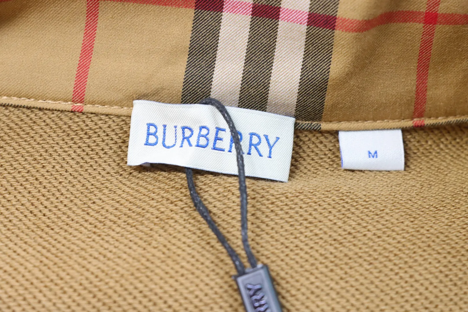 Burberry – Markenlabel