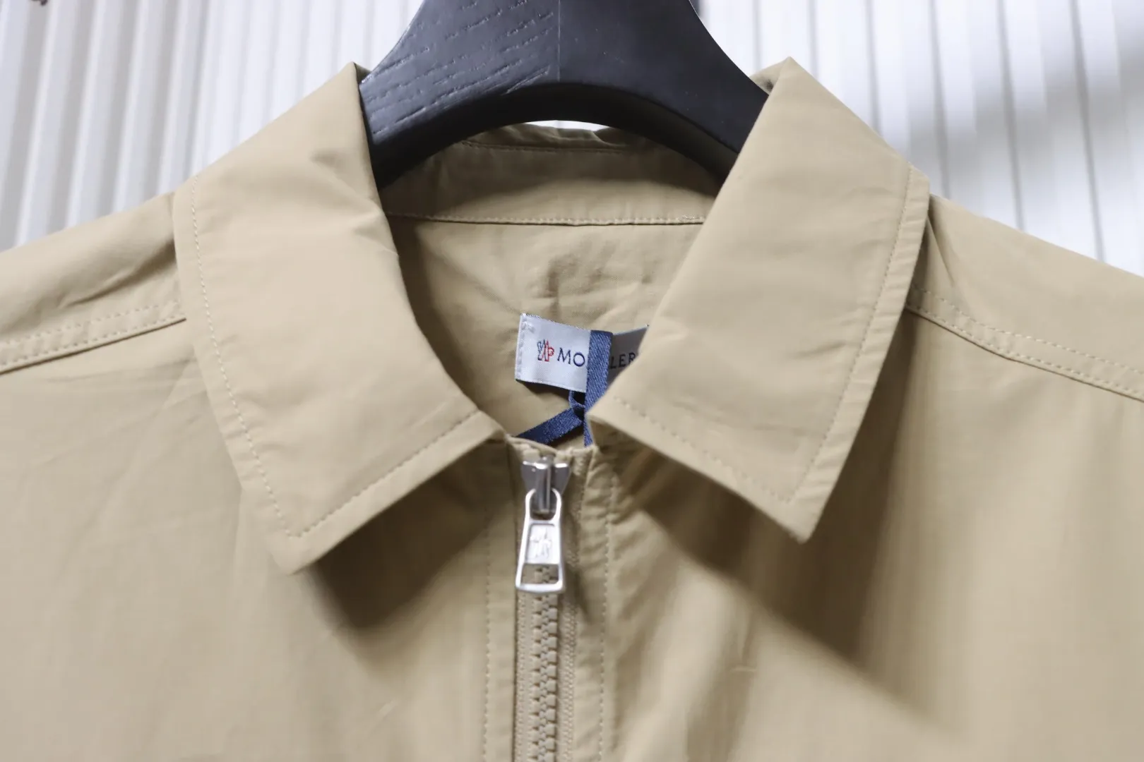 Moncler-Reißverschluss