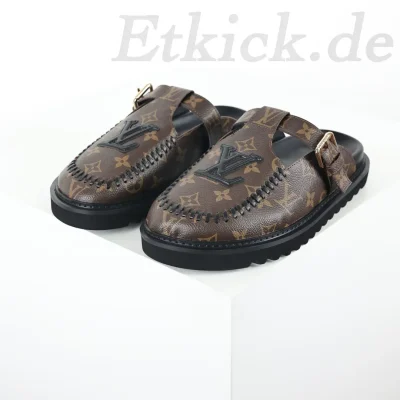 Classic Monogram Mules – Geschlossene Slip-Ons im Vintage-Stil