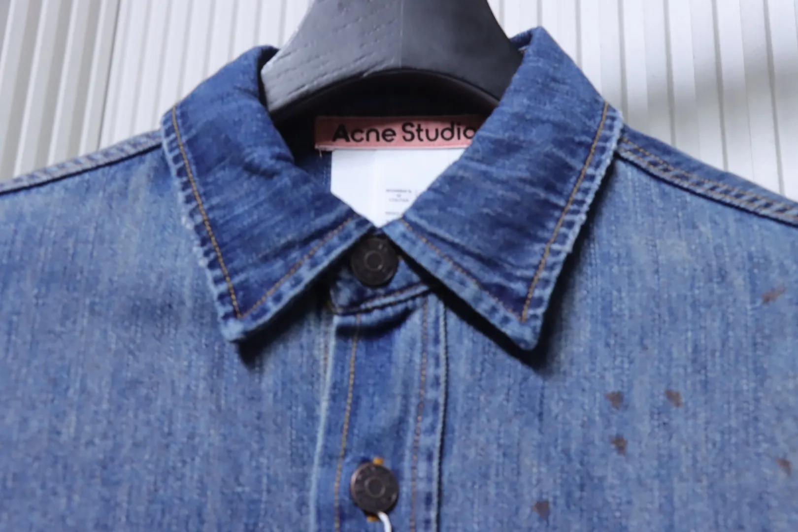 Acne Studios – Knöpfe