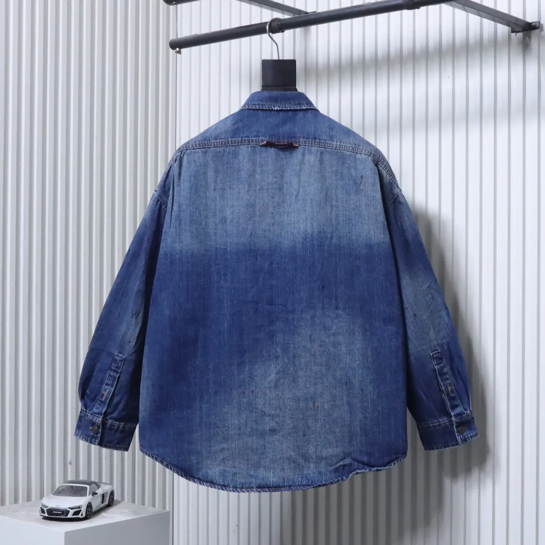 Acne Studios – Rückansicht