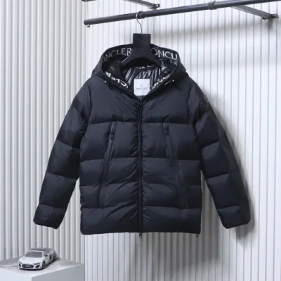 Moncler Vorderansicht