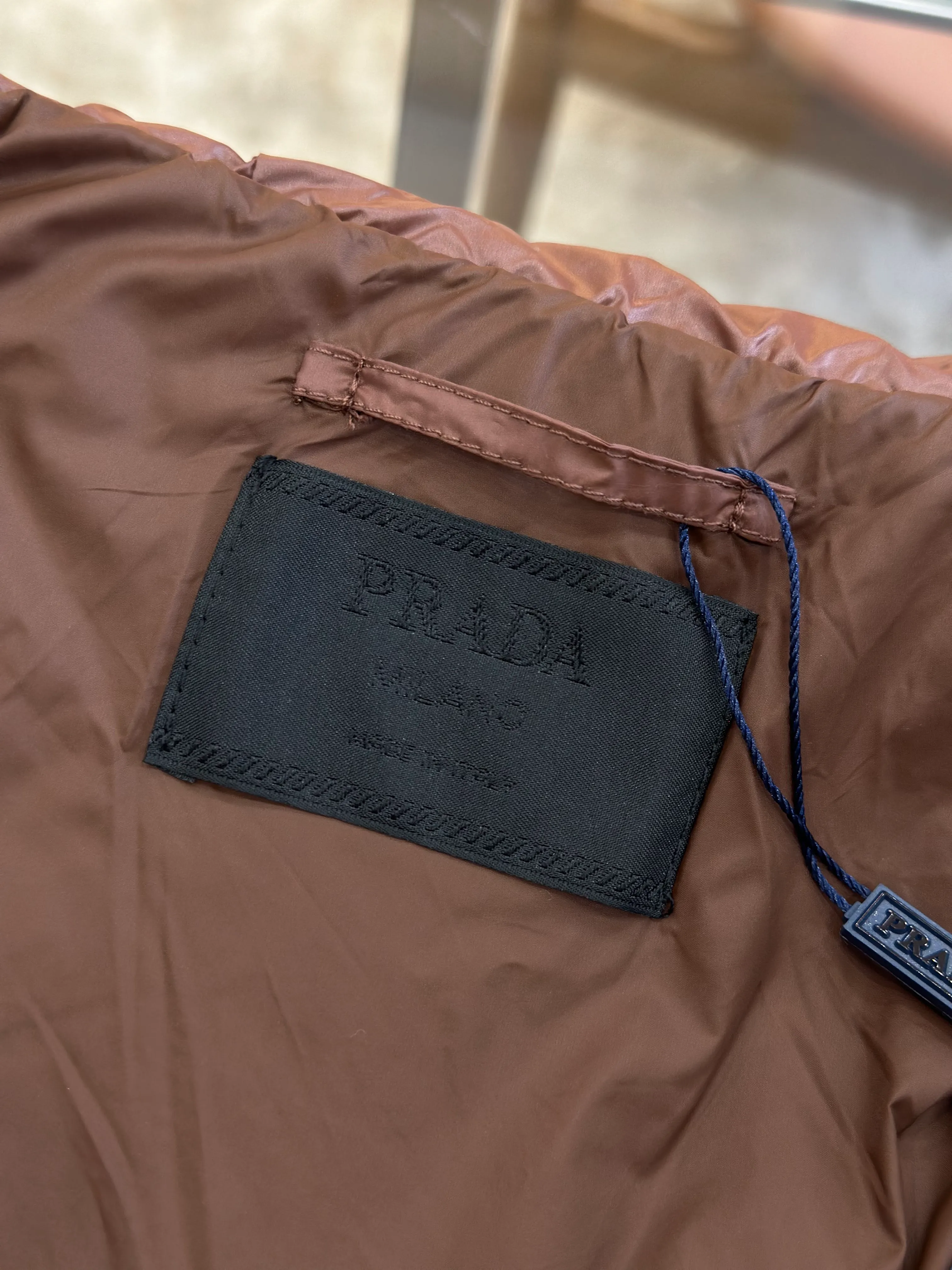 Prada-Markenetikett