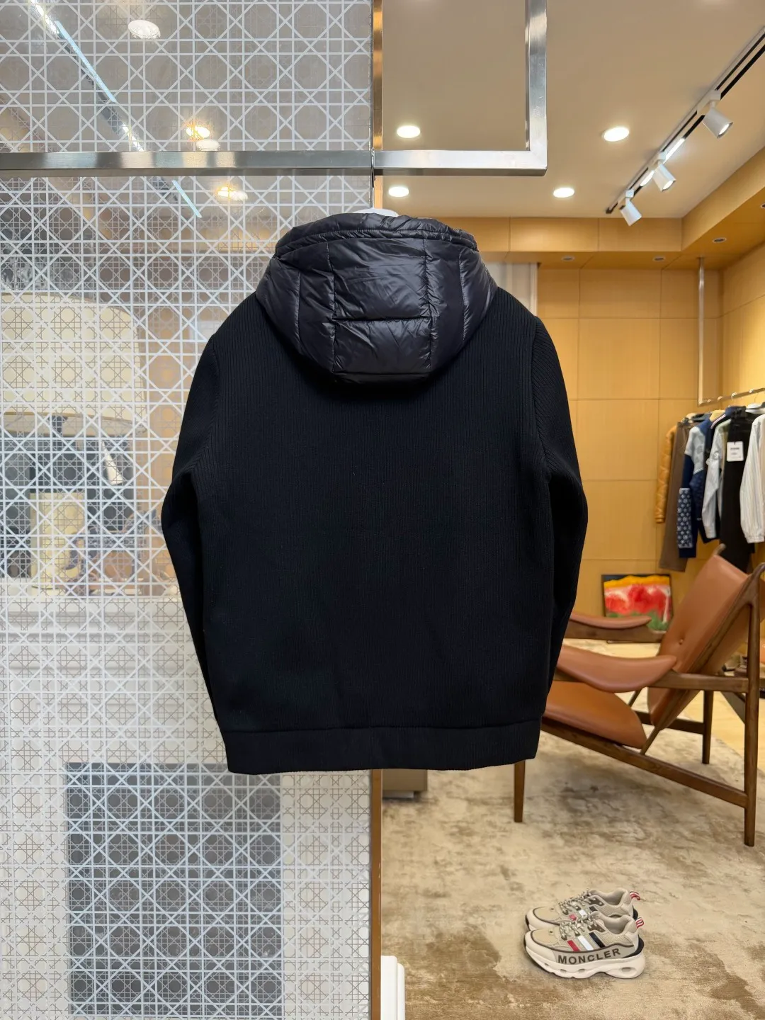 Prada – Rückansicht Schwarz