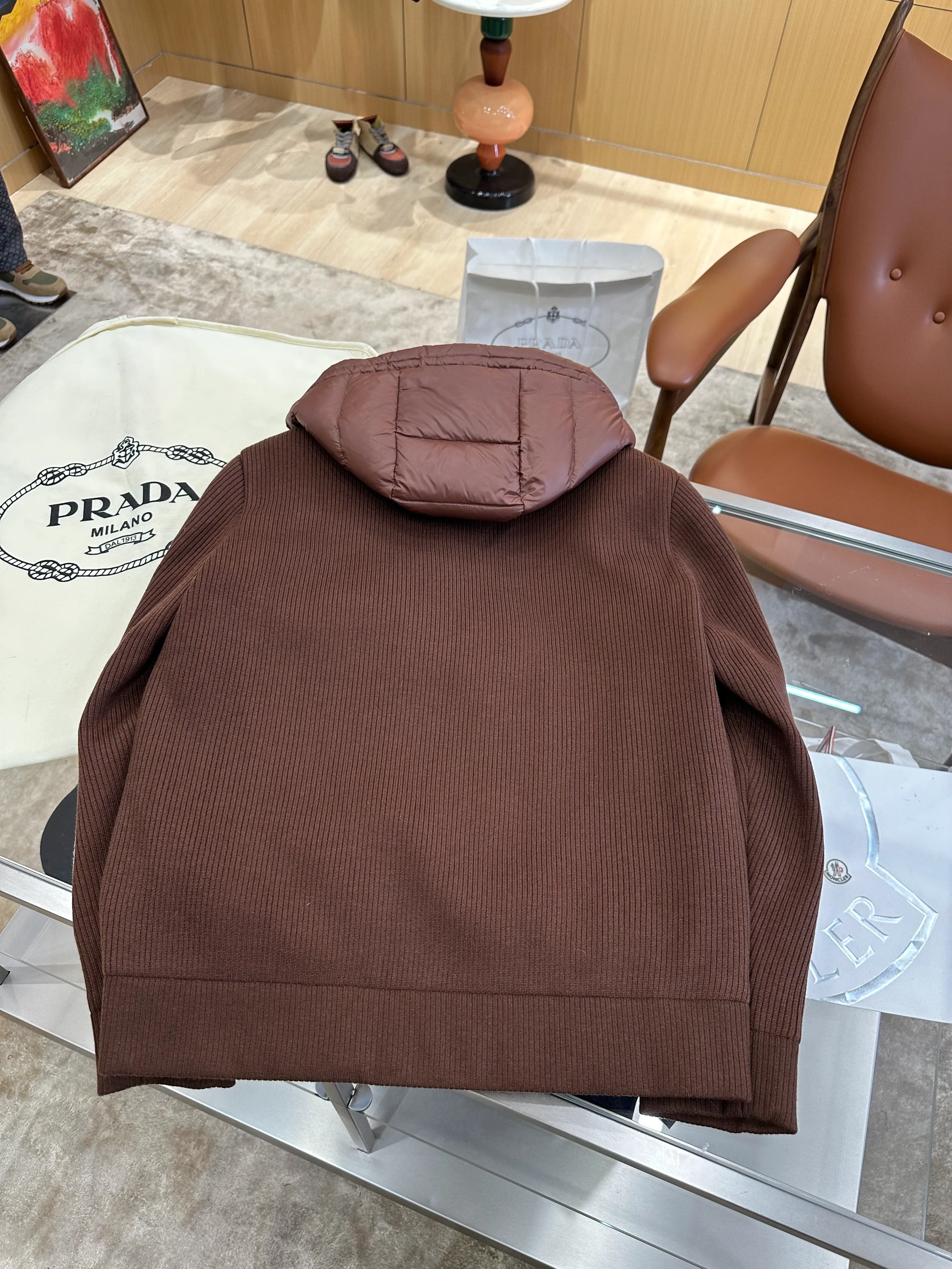 Prada – Rückansicht horizontal