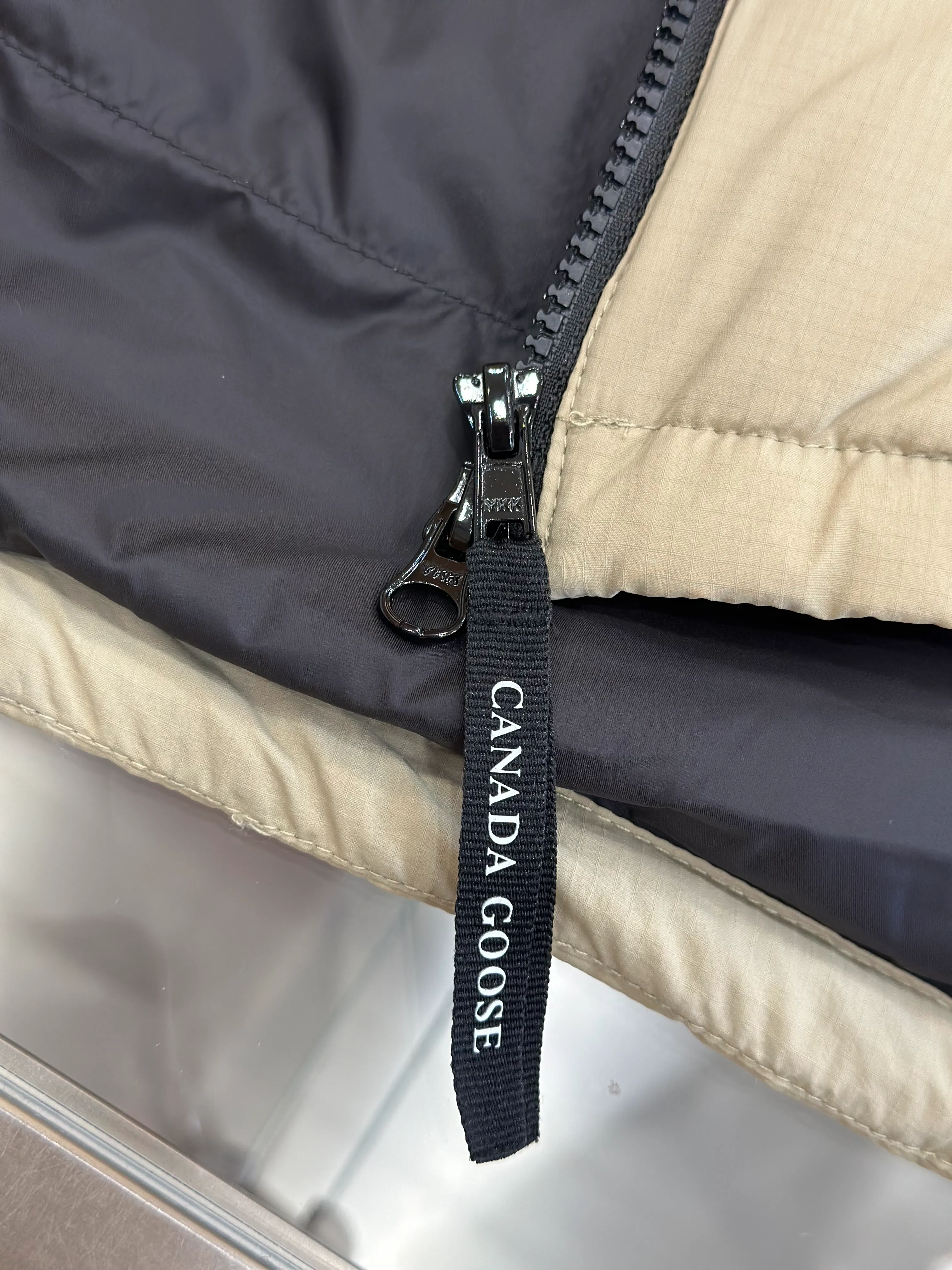 Burberry - Reißverschluss