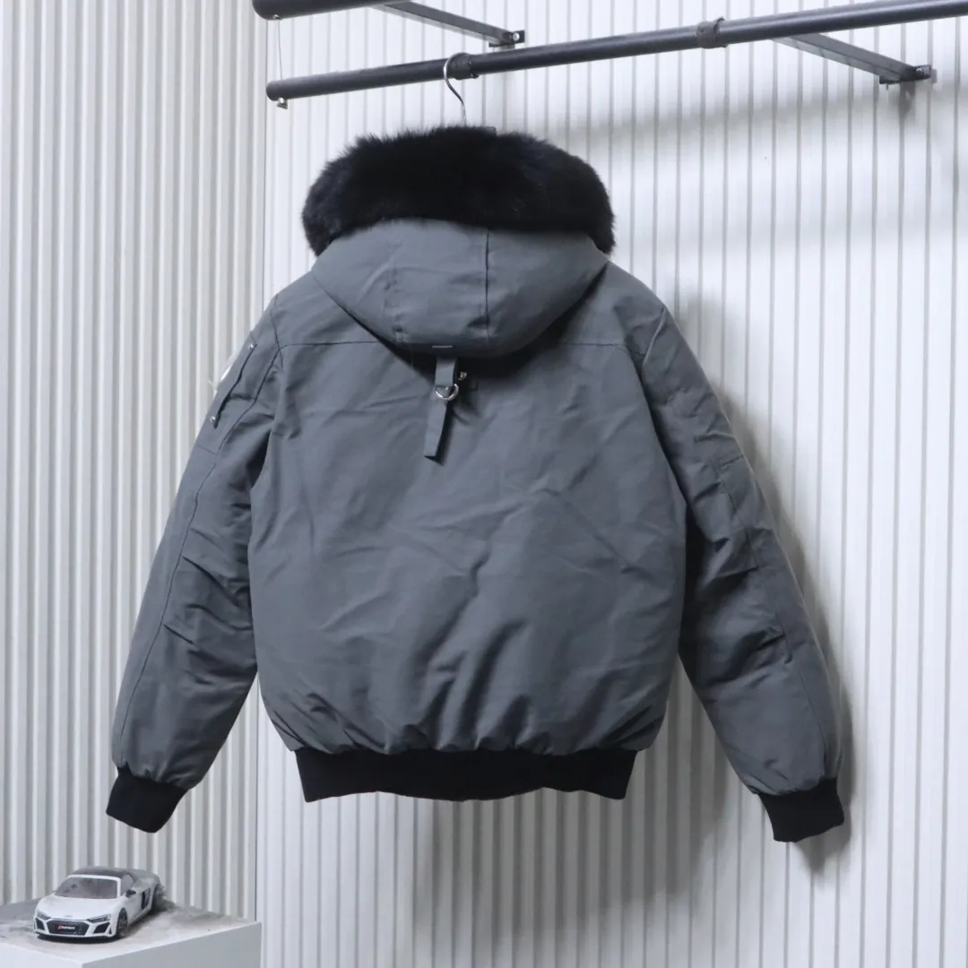 Moose Knuckles Rückansicht Grau