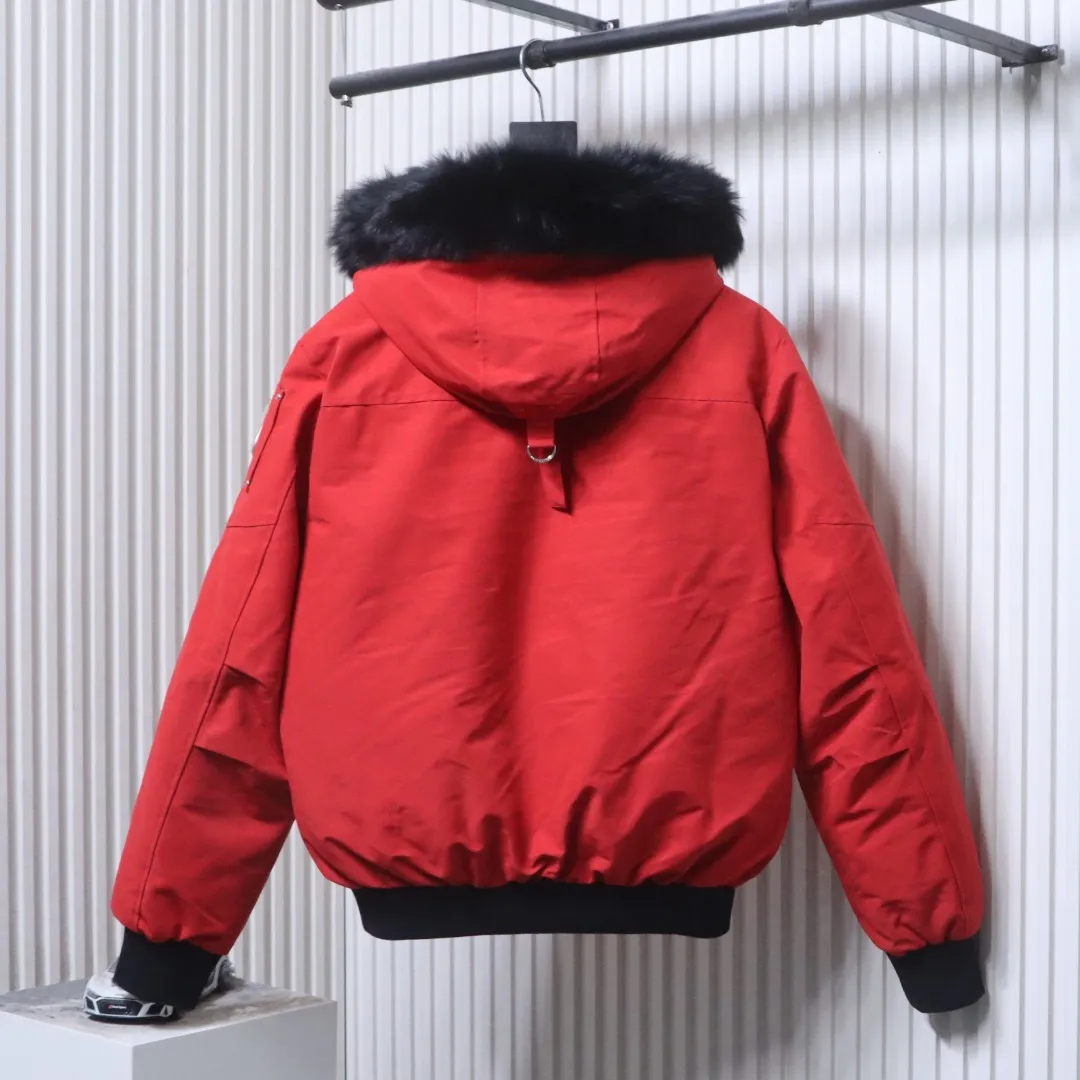 Moose Knuckles Rückansicht Rot