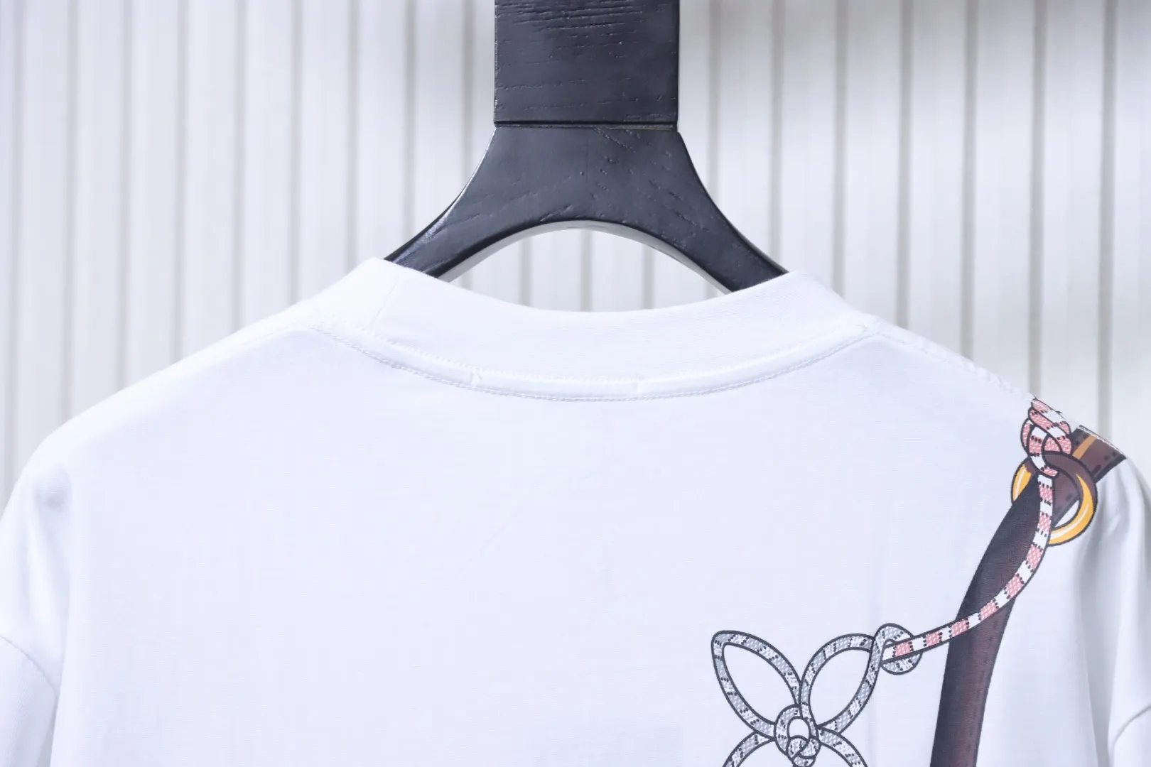 Louis Vuitton Kragen hinten