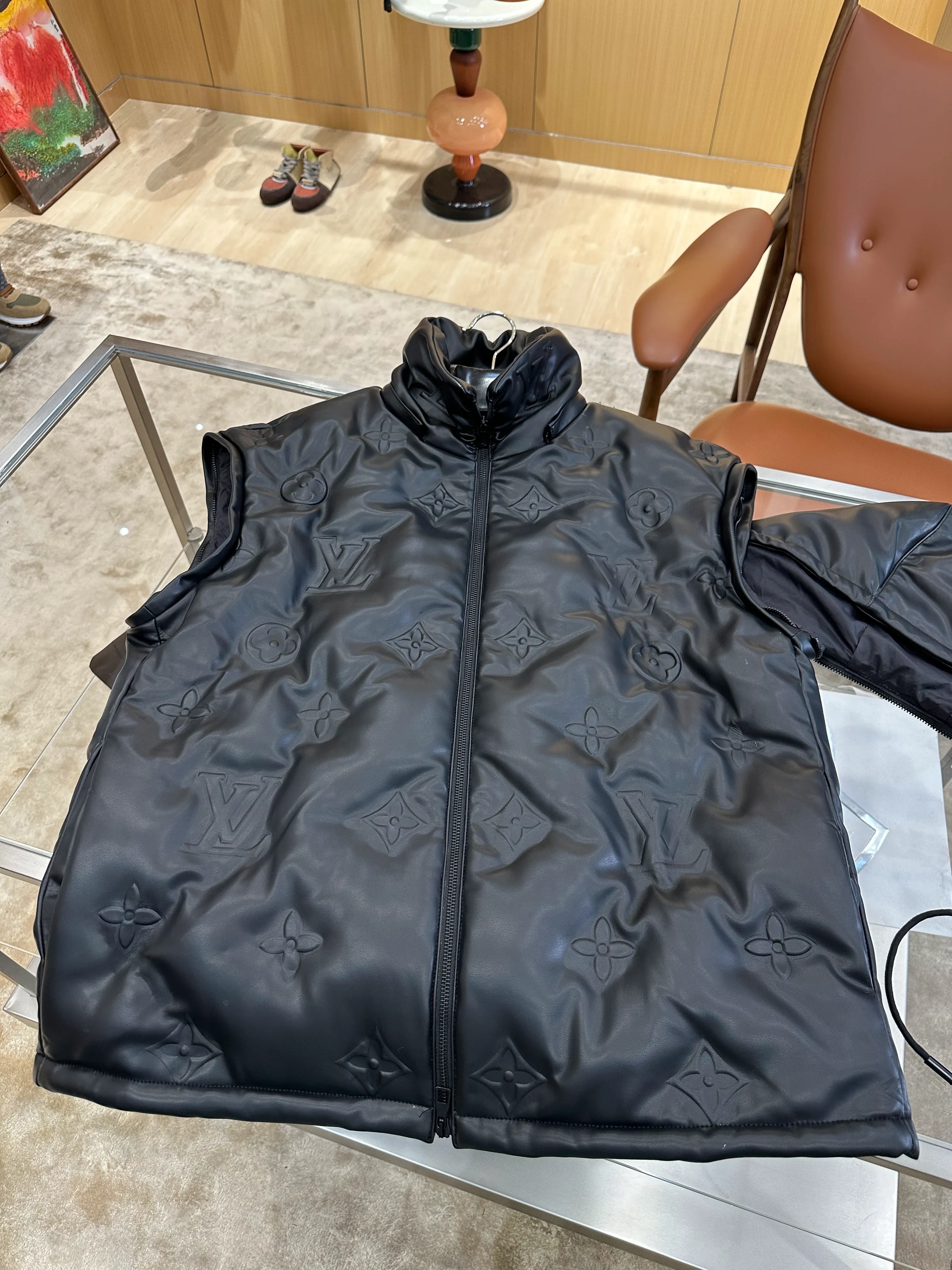 Louis Vuitton Vorderansicht ärmellos Horizontal