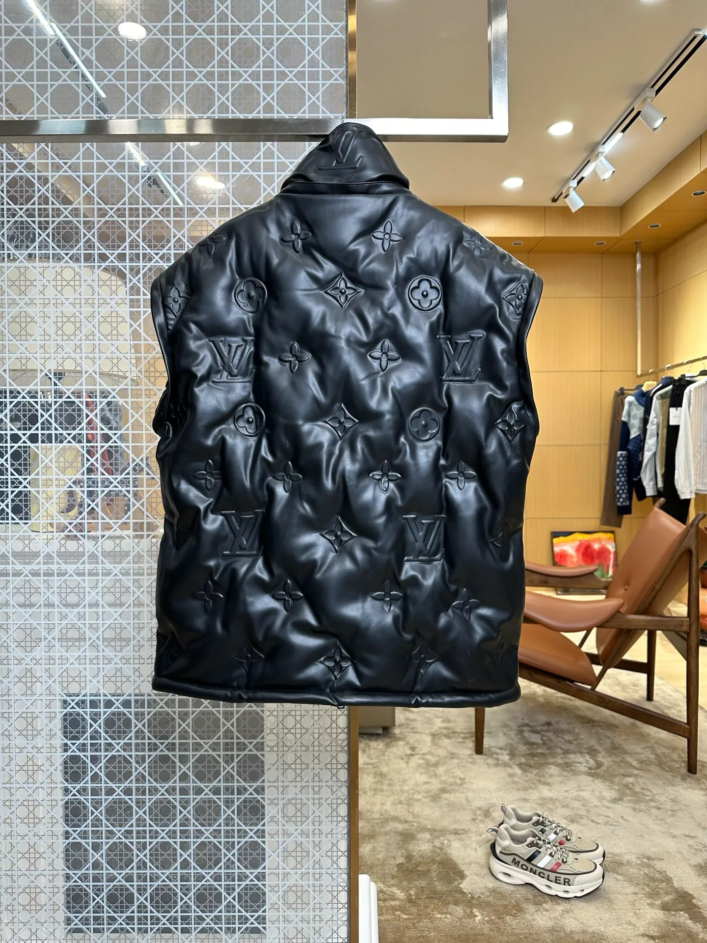 Louis Vuitton – Rückansicht, ärmellos, horizontal