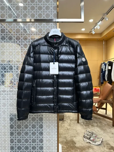 Moncler Vorderansicht Schwarz