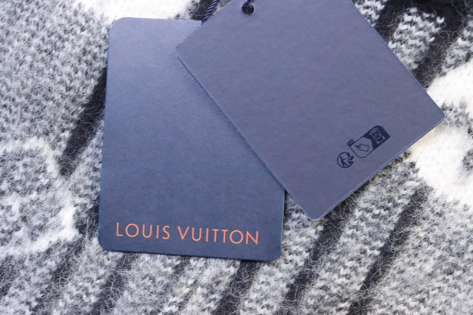Louis Vuitton Hangtag
