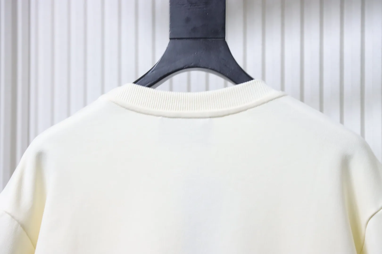 Gucci-Kragen hinten