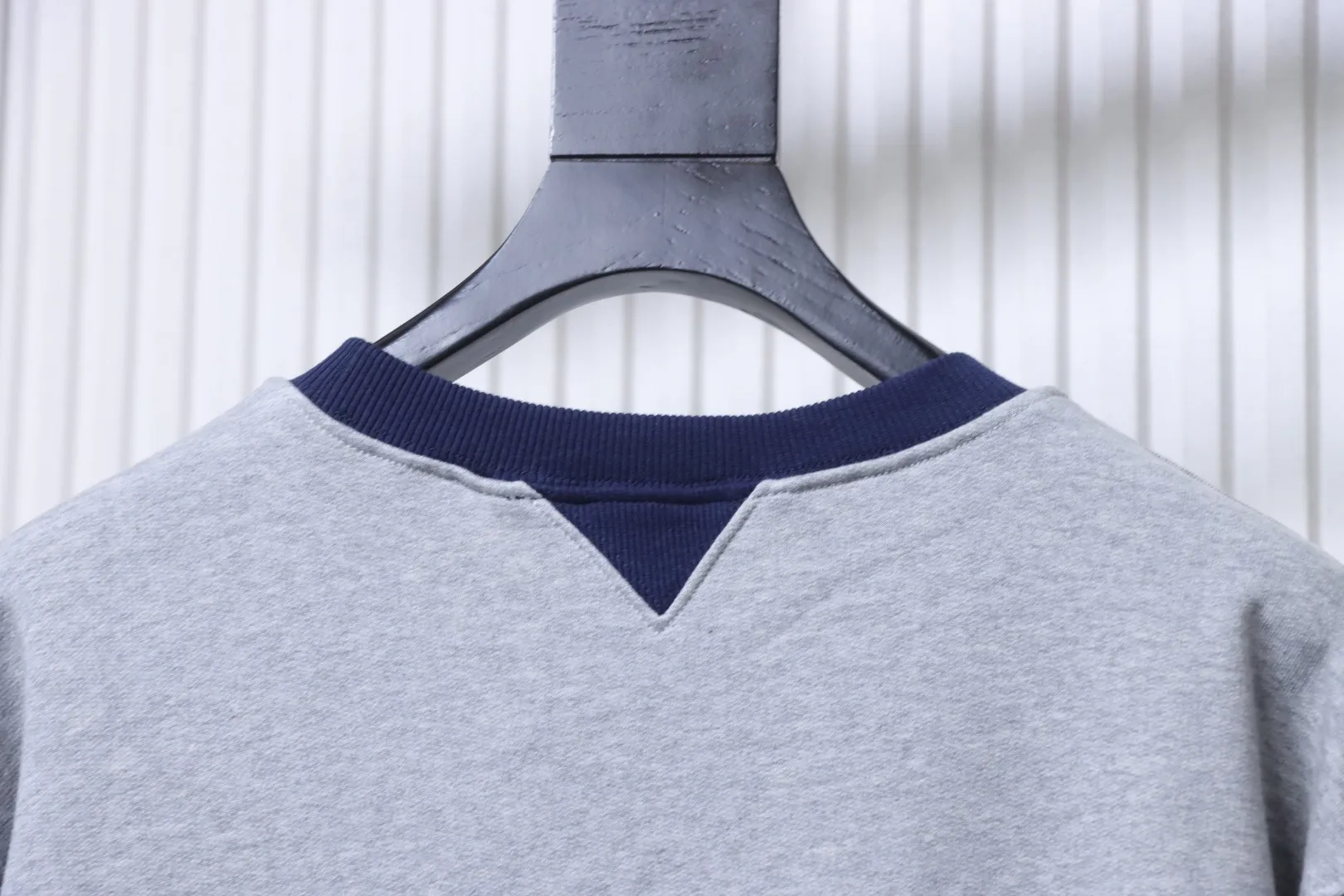 Dior-Kragen hinten