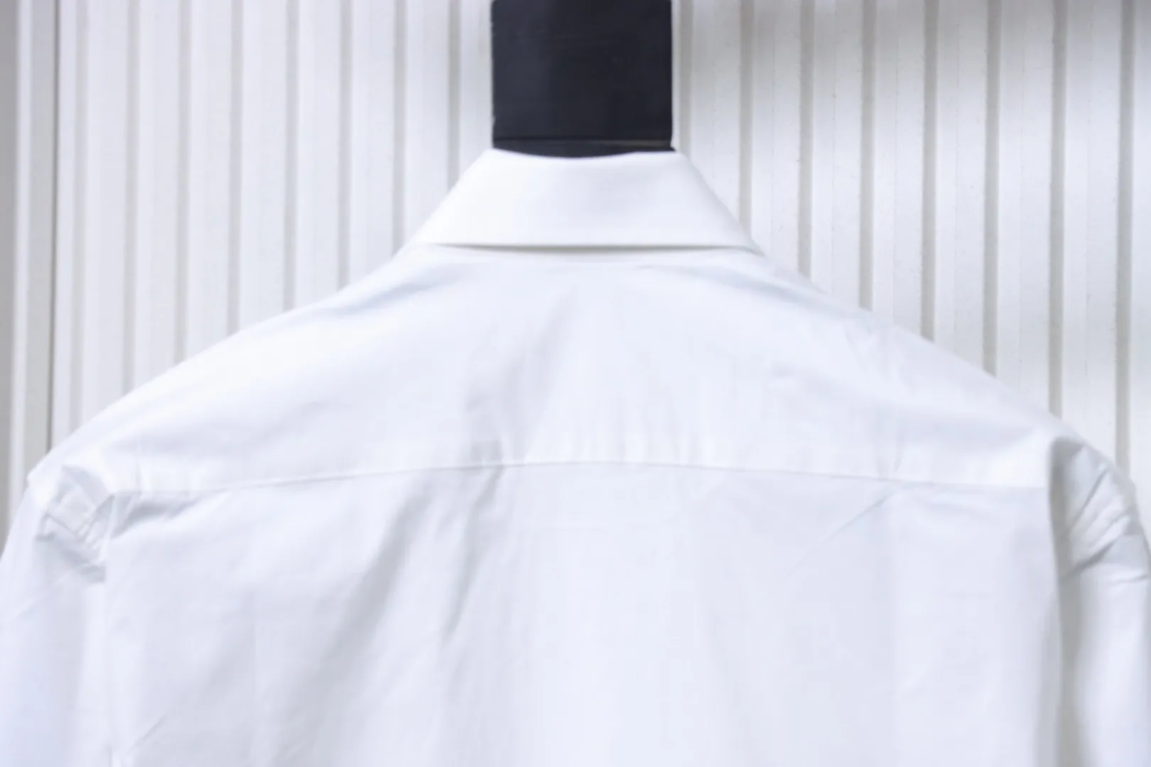 Dior-Kragen hinten