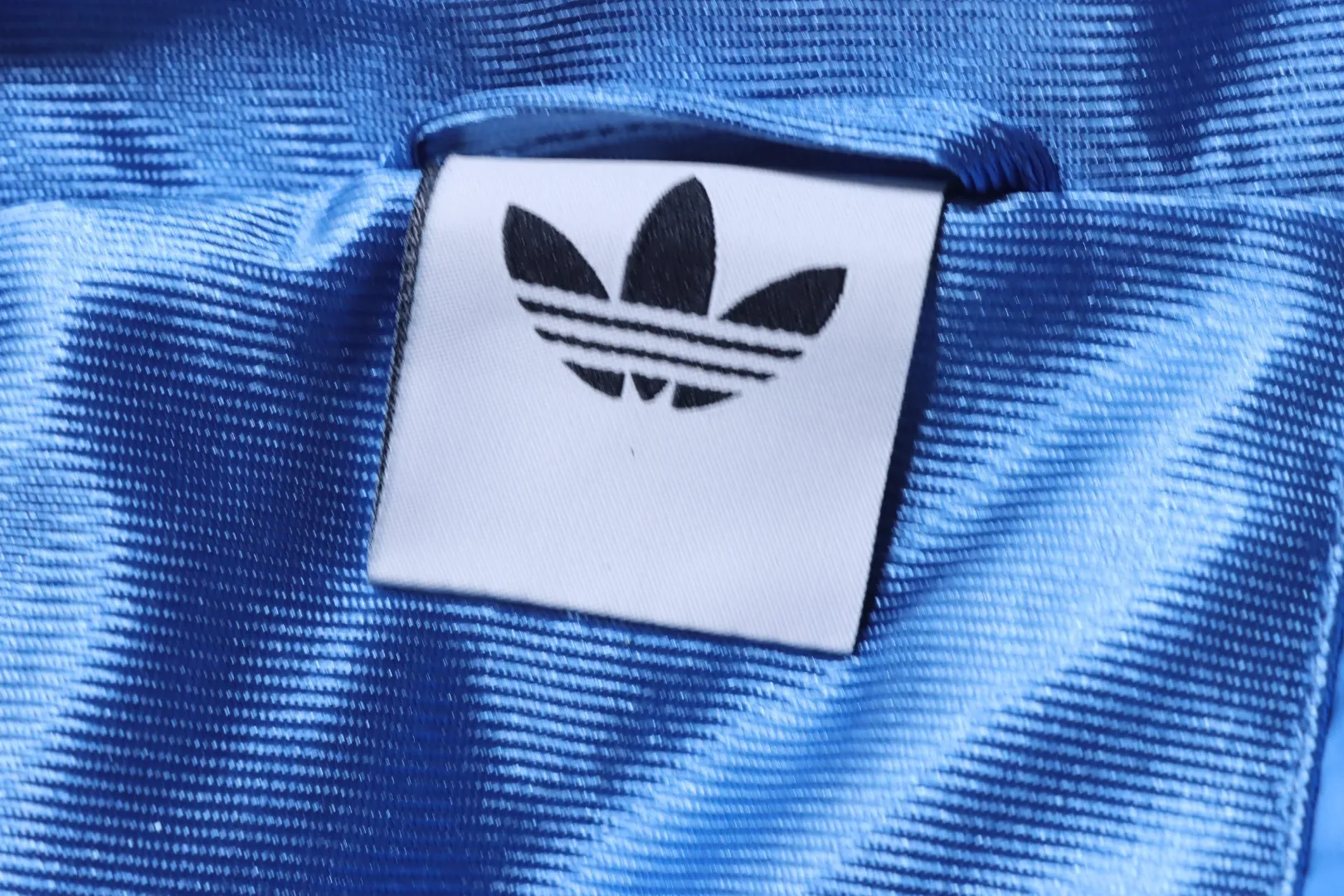 Adidas-Markenetikett