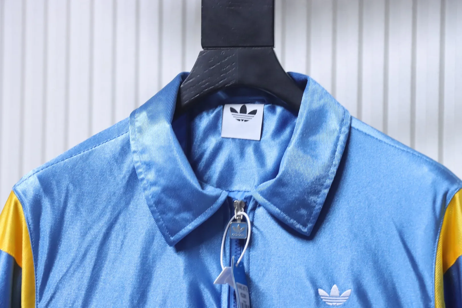 Adidas-Reißverschluss