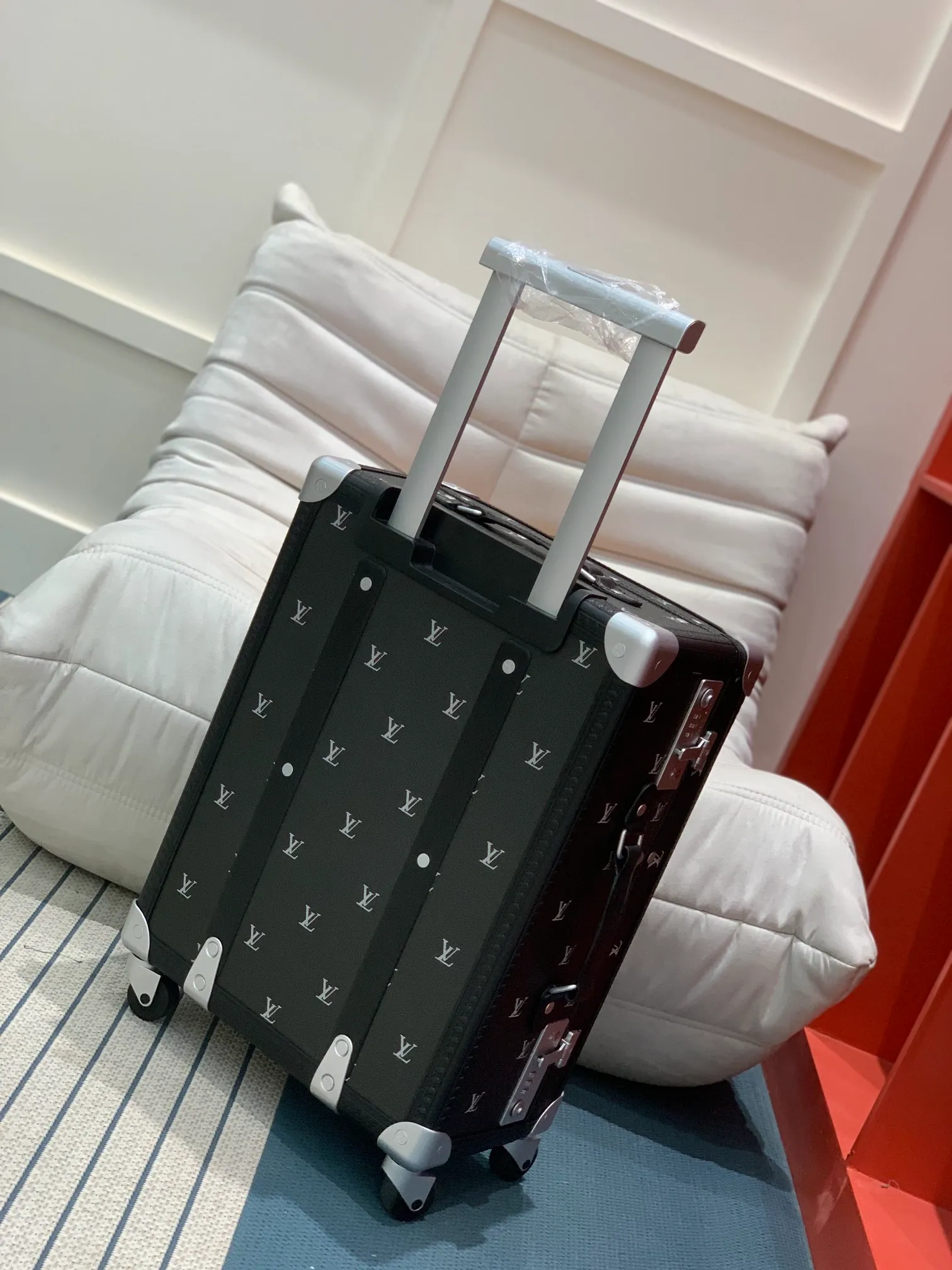 Louis Vuitton Gepäck, schräge Seitenansicht von hinten