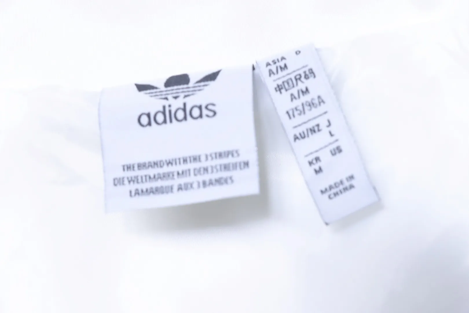 Adidas-Markenetikett