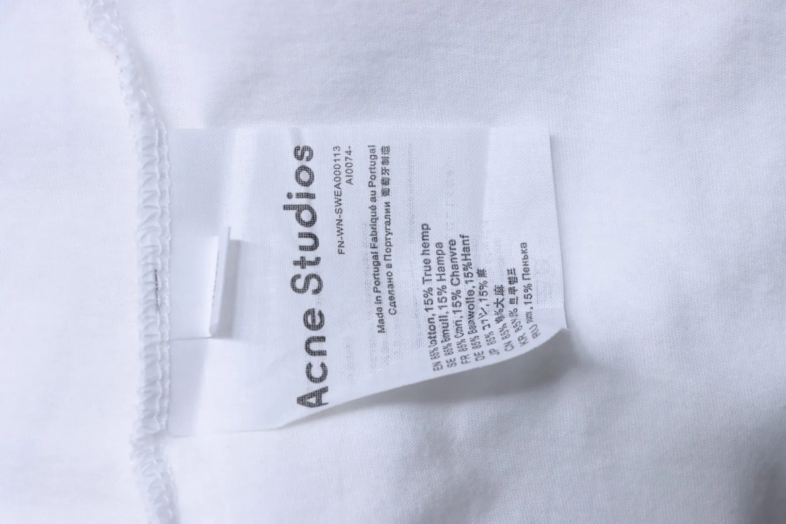 Acne Studios Pflegeetikett