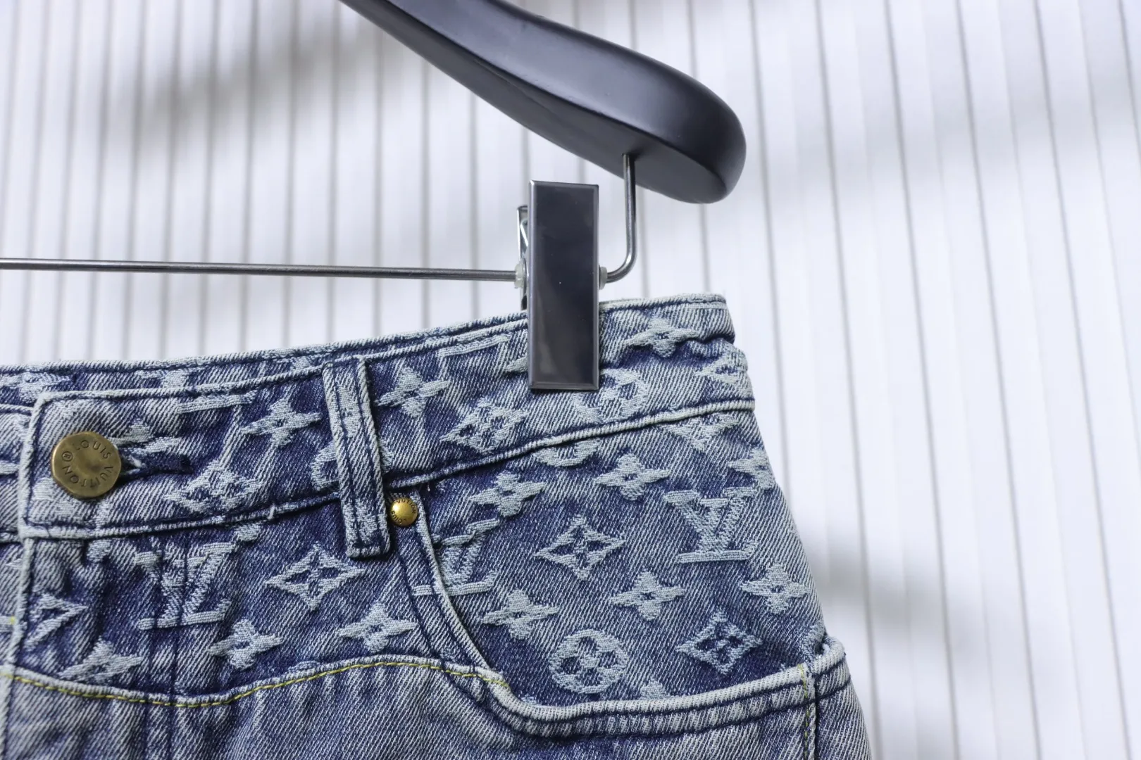 Louis Vuitton Taillenwinkel