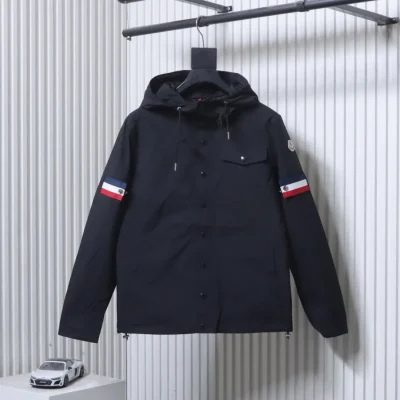 Moncler-Vorderansicht