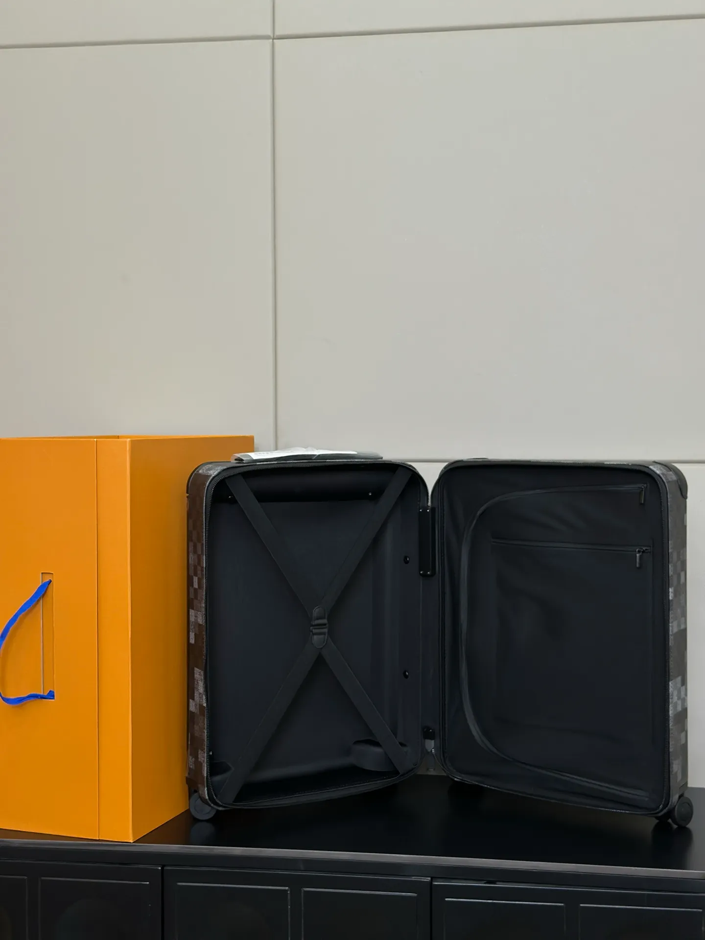 Louis Vuitton Ansicht öffnen