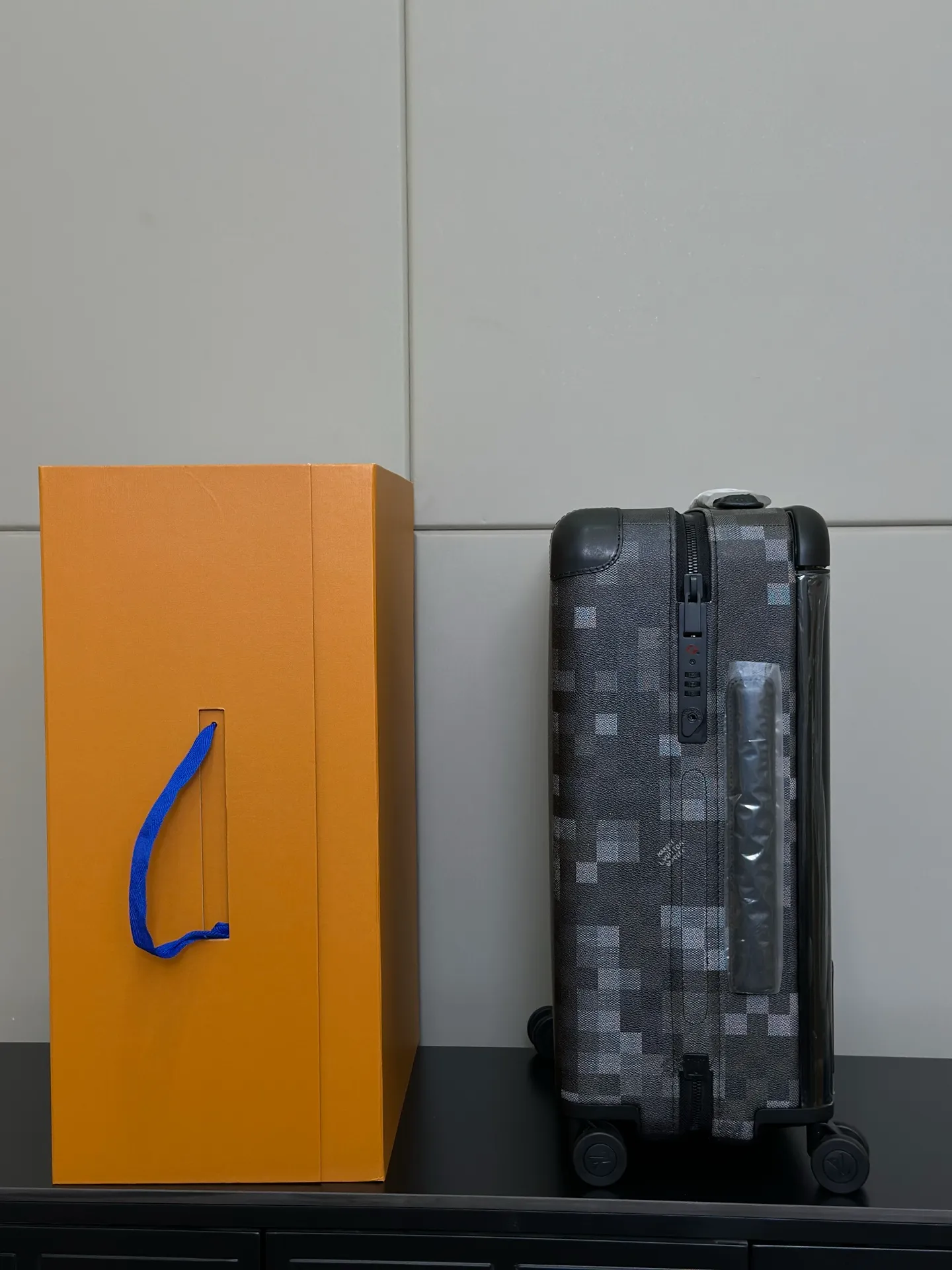 Louis Vuitton Seitenansicht mit Tragegriff