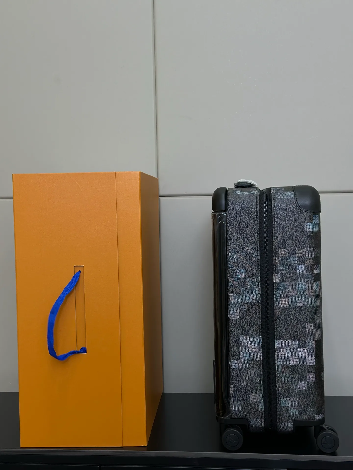 Louis Vuitton Seitenansicht mit Box