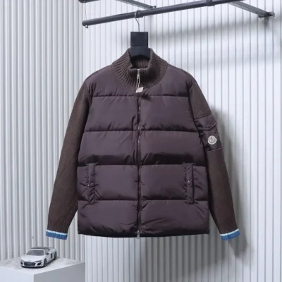 Moncler Vorderansicht Dunkelbraun