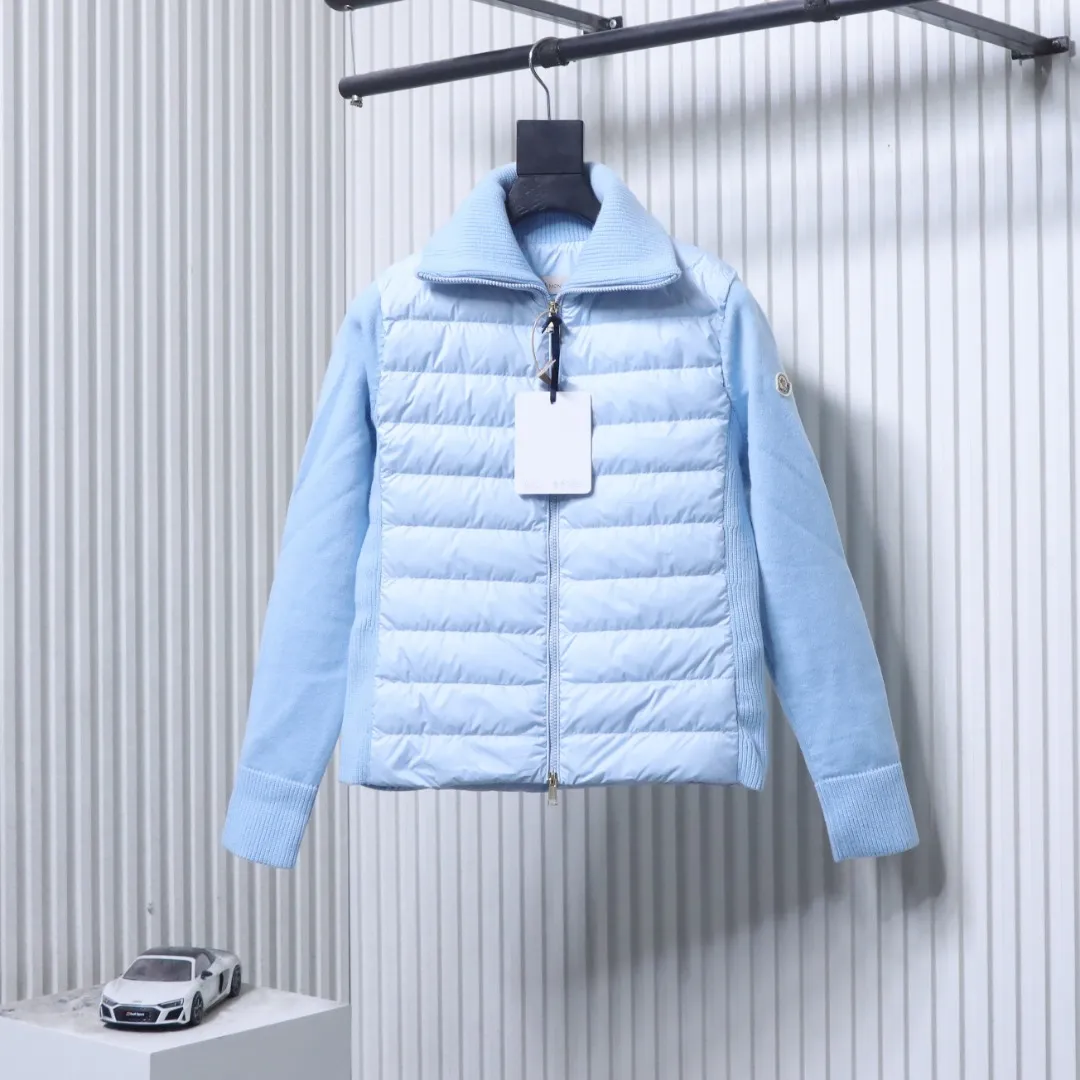 Moncler Vorderansicht helles Himmelblau