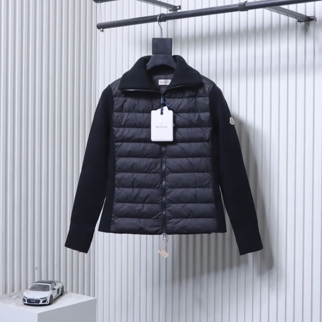 Moncler Vorderansicht Mattschwarz