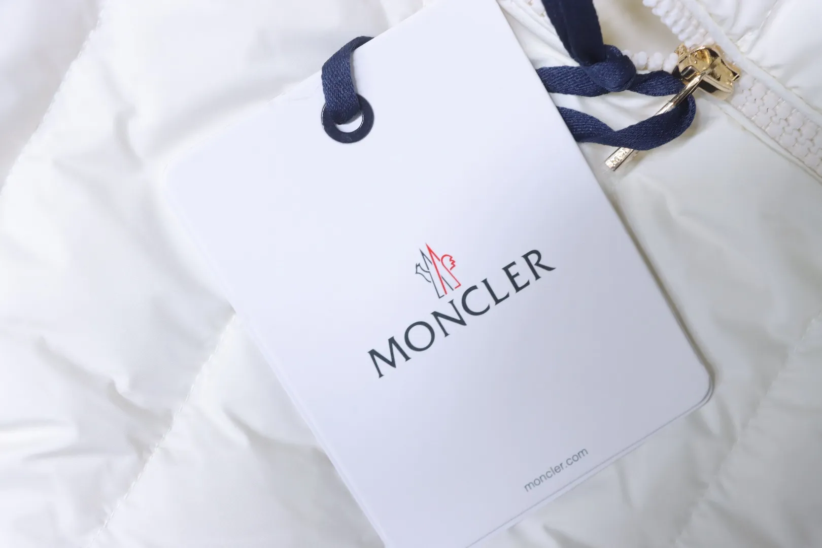 Moncler-Hangtag