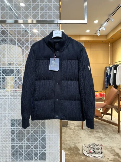 Moncler Vorderansicht Schwarz
