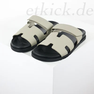 Flache Chypre-Sandalen aus apricotfarbenem Leder