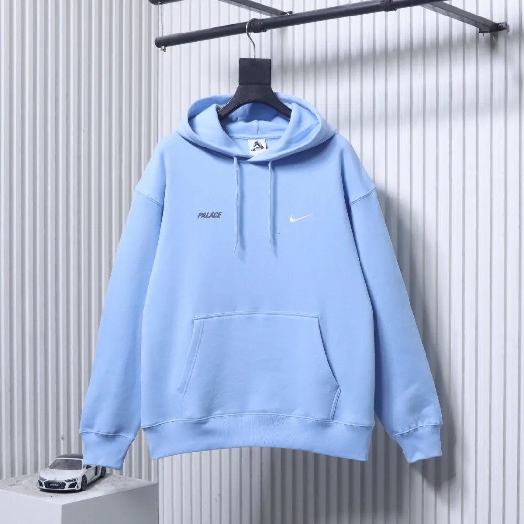 Nike Vorderansicht Hellblau